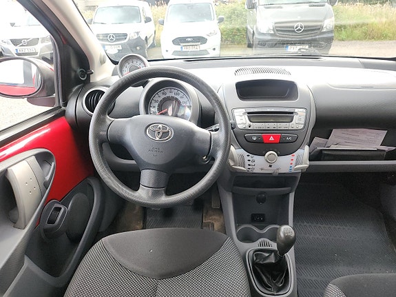 Toyota Aygo 3 of 10