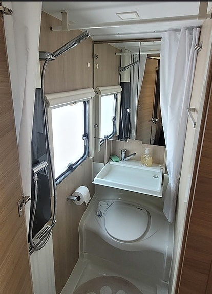 Adria Adora 522 up 10 of 11