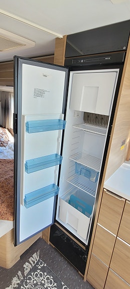 Adria Adora 522 up 7 of 11