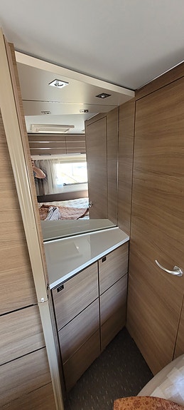 Adria Adora 522 up 9 of 11
