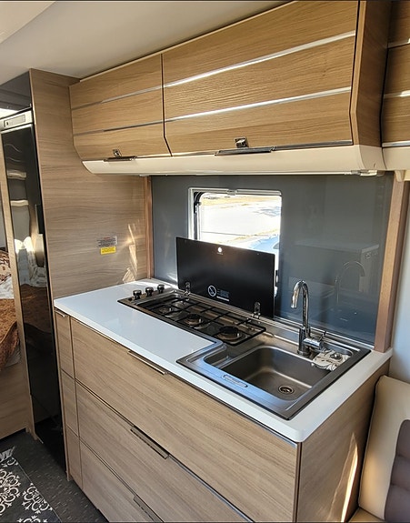 Adria Adora 522 up 5 of 11