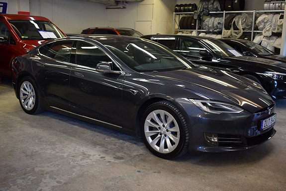 Tesla Model S 2 of 23