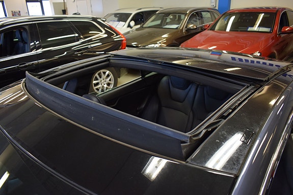Tesla Model S 10 of 23