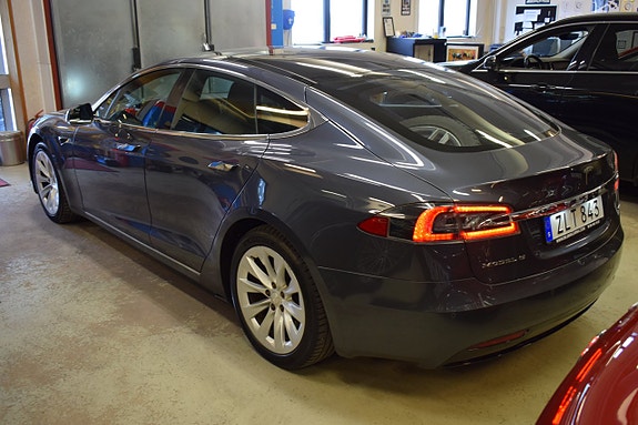 Tesla Model S 4 of 23