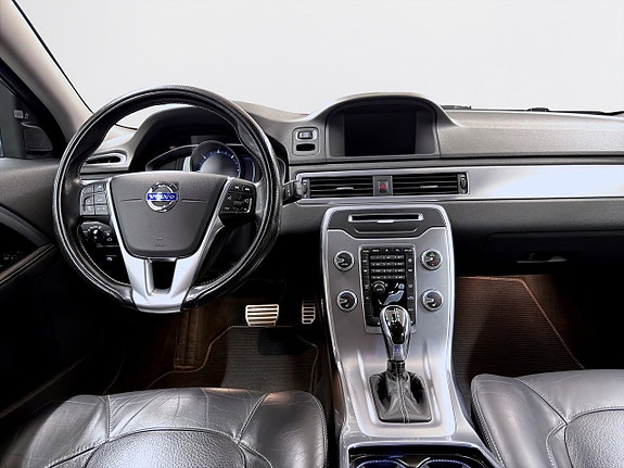 Volvo XC70 11 of 16