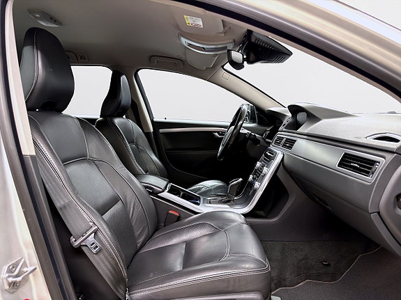 Volvo XC70 12 of 16