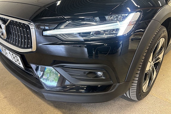Volvo V60 Cross Country 3 of 21