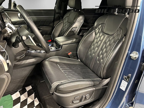 Kia Sorento 8 of 15