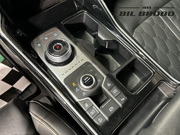 Kia Sorento 12 of 15