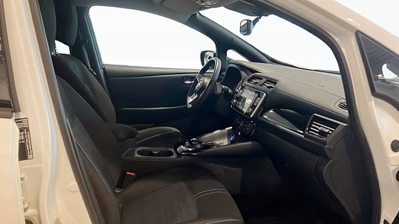 Nissan Leaf 3 of 12