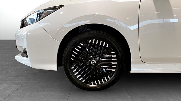 Nissan Leaf 9 of 12