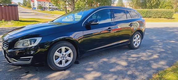 Volvo V60 2 of 9