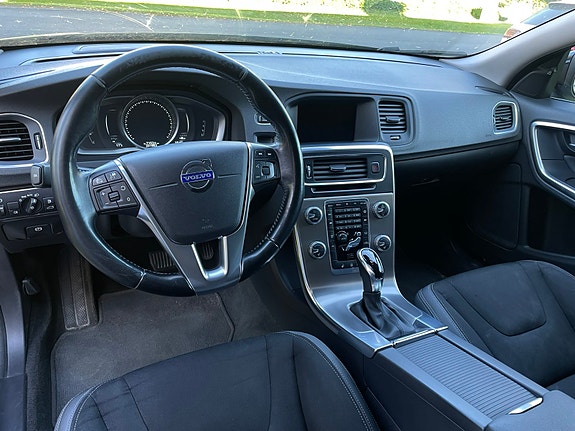 Volvo V60 7 of 9