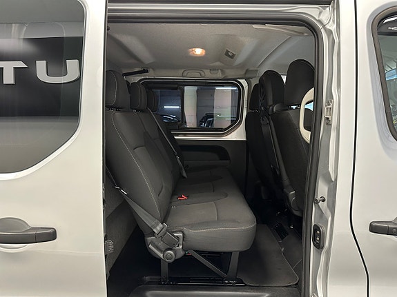 Renault Trafic 11 of 30