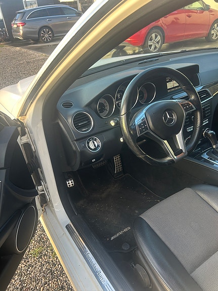 Mercedes-Benz C220 4 of 4