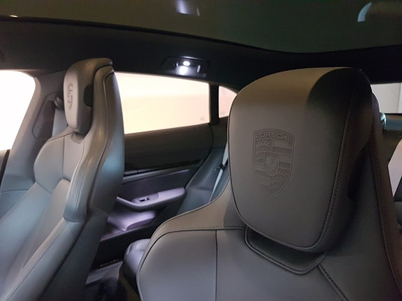 Porsche Taycan Cross Turismo 10 of 11