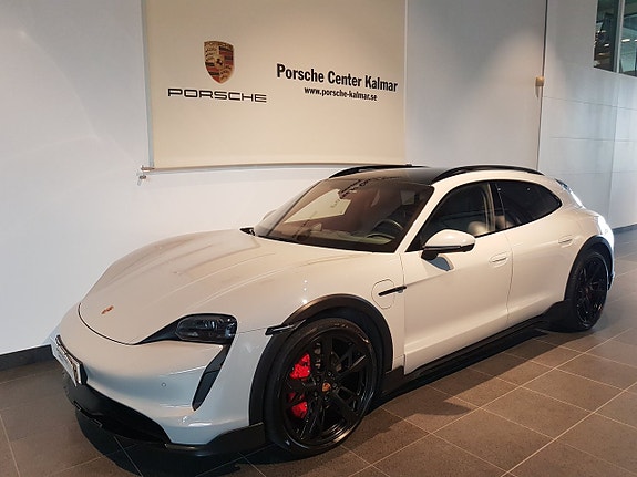 Porsche Taycan Cross Turismo 2 of 11