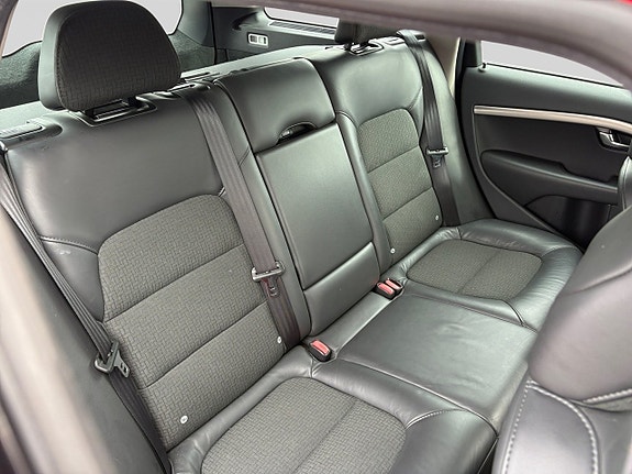 Volvo V70 11 of 15