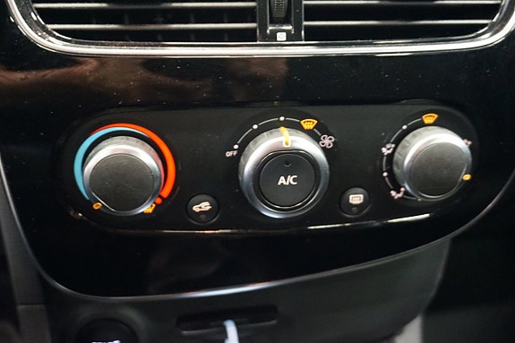Renault Clio 19 of 23