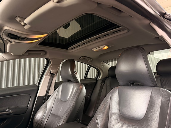 Volvo S60 8 of 15