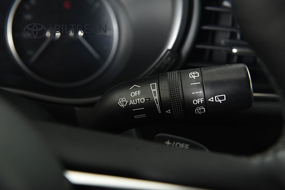 Mazda CX-30 12 of 18