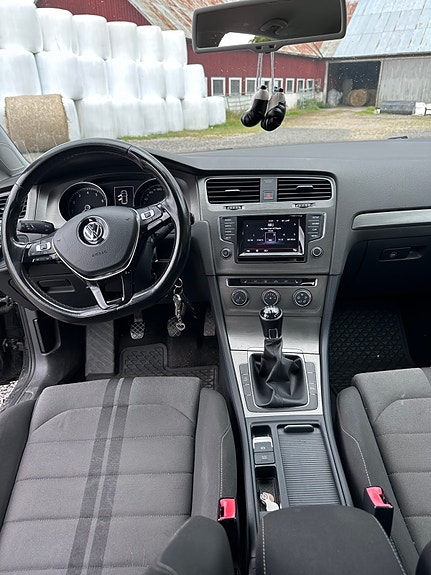 Volkswagen Golf VII 8 of 10