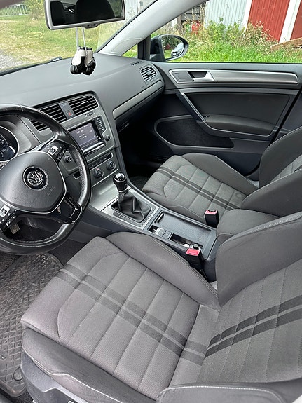 Volkswagen Golf VII 6 of 10