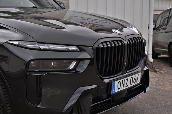 BMW X7 16 of 17