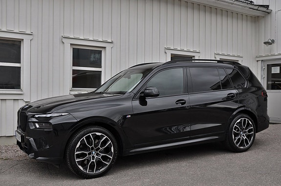BMW X7 2 of 17