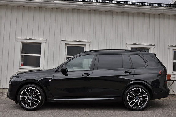 BMW X7 3 of 17