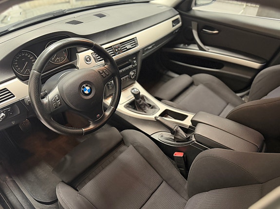 BMW 325i 4 of 6