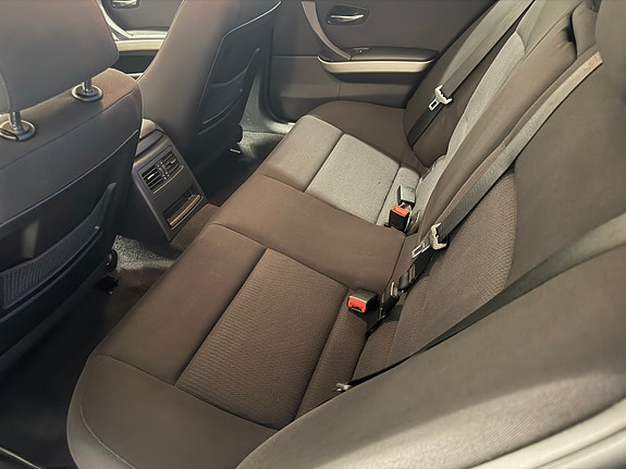 BMW 325i 5 of 6