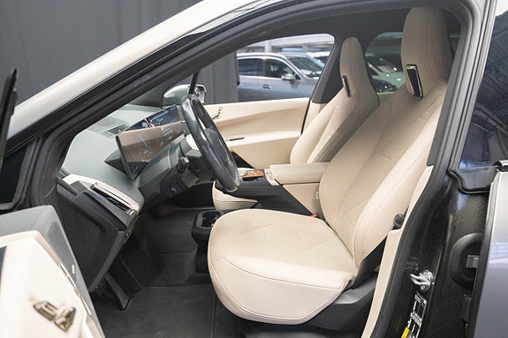 BMW iX 18 of 27