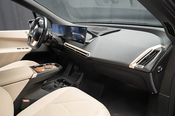 BMW iX 15 of 27