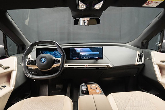 BMW iX 13 of 27