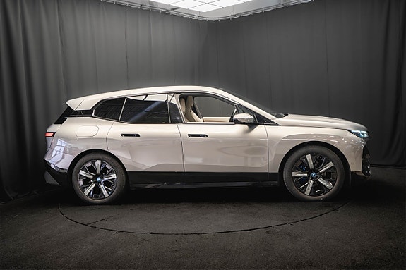 BMW iX 6 of 27