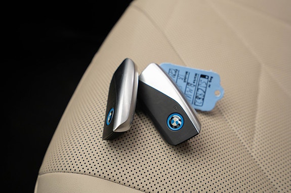 BMW iX 27 of 27