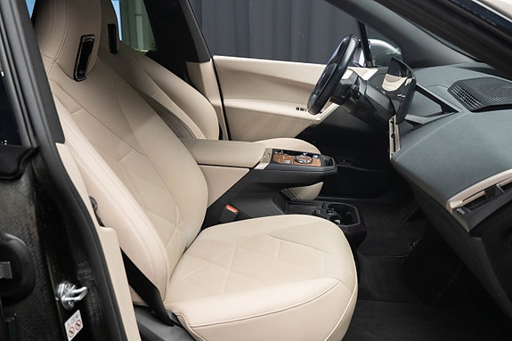 BMW iX 17 of 27