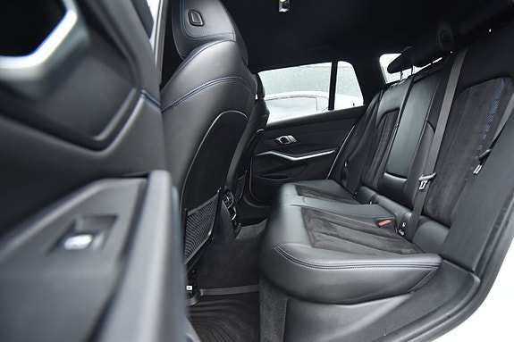 BMW 330e 13 of 25