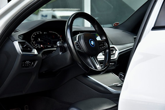 BMW 330e 9 of 25