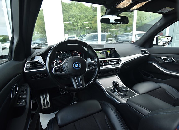 BMW 330e 10 of 25