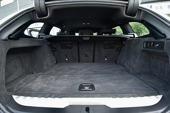 BMW 330e 14 of 25