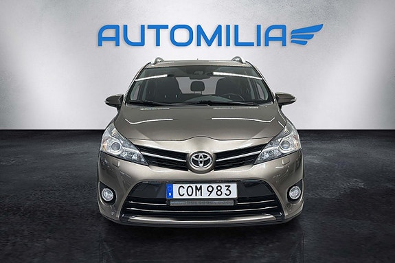 Toyota Verso 2 of 18
