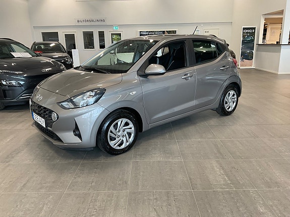 Hyundai i10 2 of 8