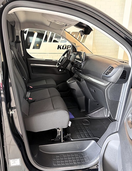 Opel Vivaro 9 of 12