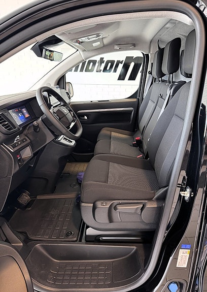 Opel Vivaro 12 of 12