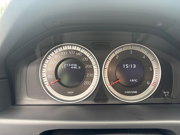 Volvo V70 13 of 16