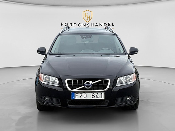 Volvo V70 2 of 16