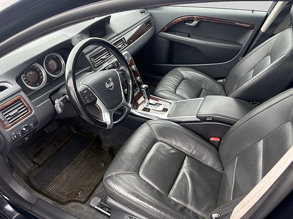 Volvo V70 10 of 16