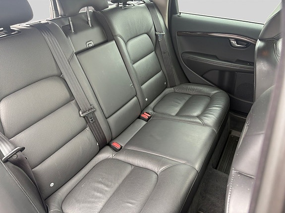 Volvo V70 11 of 16
